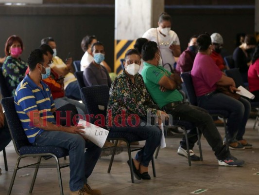 Abarrotados continúan los triajes del Distrito Central; el covid no da tregua (Fotos)