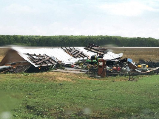 FOTOS: Caos y daños 'catrastróficos' dejan tornados al sur de Estados Unidos