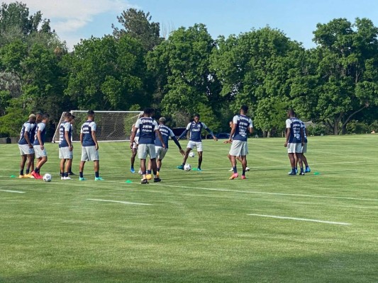 Alegría y entusiasmo en la concentración de Honduras previo al duelo ante Costa Rica