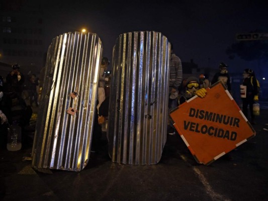 FOTOS: Renuncia de Manuel Merino, presidente Perú, desata celebración en las calles   