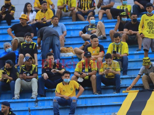 Estadio lleno y show de la Mega Barra: Así se vive el ambiente en el Real España-Motagua