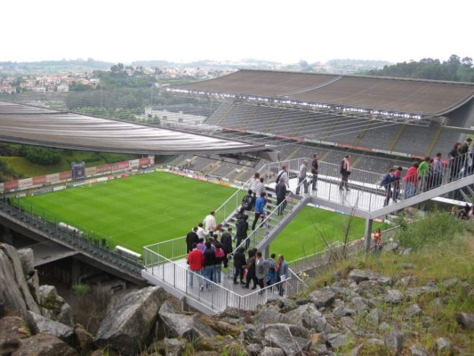 FOTOS: Los estadios más raros del mundo