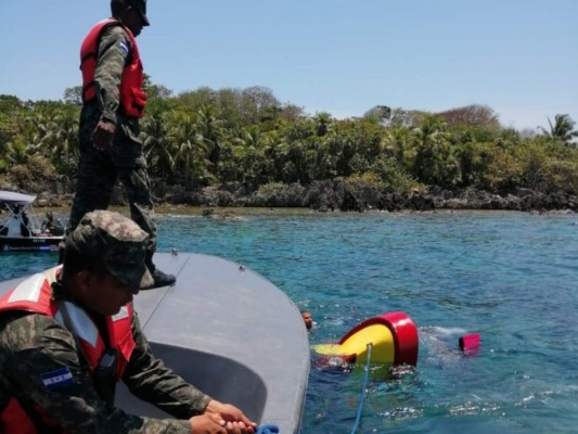 Así quedó 'La Bebecita', la lancha que se hundió con seis extranjeros a bordo en Roatán