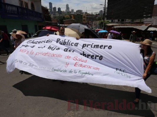 FOTOS: Médicos, empleados de Hondutel y docentes paralizan la capital en jornada de protestas