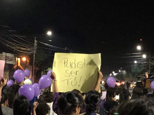 Con globos y carteles, ceibeños marcharon exigiendo justicia para hija de jueza víctima de violación