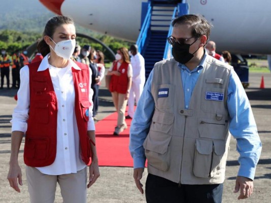 El sencillo look de la reina Letizia en su visita solidaria a Honduras (FOTOS)