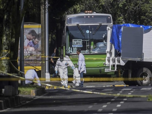 Más de 100 casquillos de bala: impactantes fotos tras emboscada a jefe de policía en México  