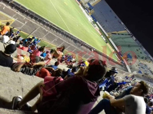 FOTOS: Así es el ambiente de la afición de las águilas previo al encuentro con Tauro