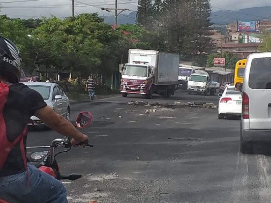 FOTOS: Así amanecieron las calles de la capital hondureña tras intensa noche de protestas