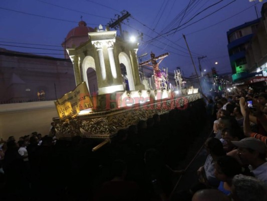 Así vivieron los capitalinos la procesión del Santo Entierro