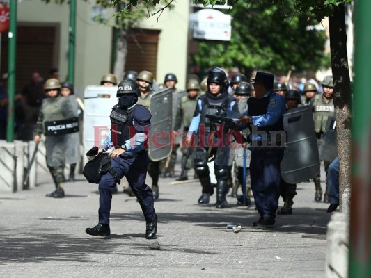 FOTOS: Protestas del viernes terminaron en saqueos de tiendas en Honduras