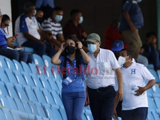 Bellas aficionadas engalanan el Olímpico; disfrutarán el Honduras-Costa Rica