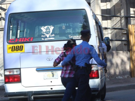 Dramáticas fotos del tiroteo que dejó dos muertos en bus rapidito