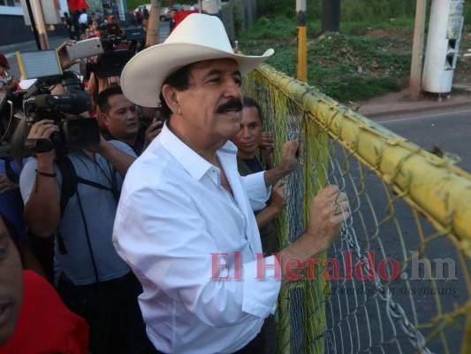 FOTOS: Oposición quema llantas e impide el paso en el bulevar Juan Pablo II de la capital