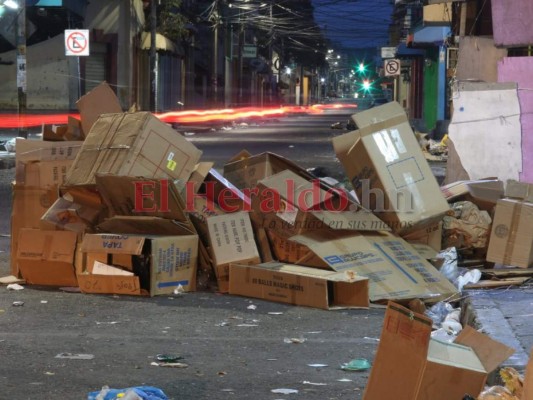 FOTOS: Inundadas de basura amanecieron las calles de Comayagüela, tras fiesta navideña