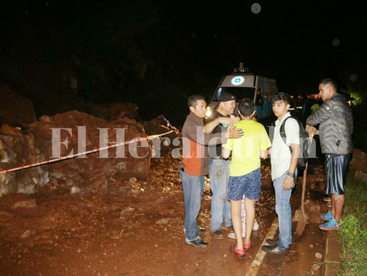 Fotos del dramático rescate de personas soterradas en la colonia Los Llanos de la capital