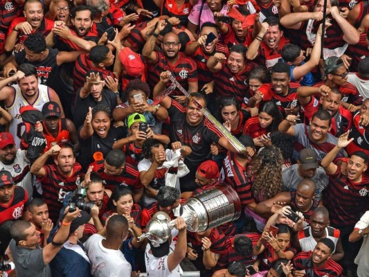 FOTOS: El multitudinario recibimiento de los hinchas al Flamengo luego de ganar la Copa Libertadores