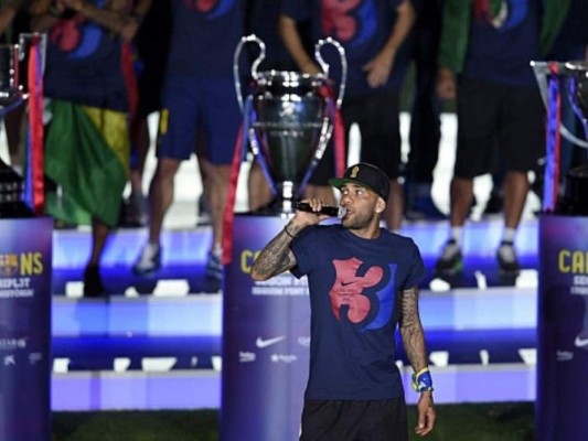 Dani Alves, el futbolista con más títulos en la historia (Fotos)