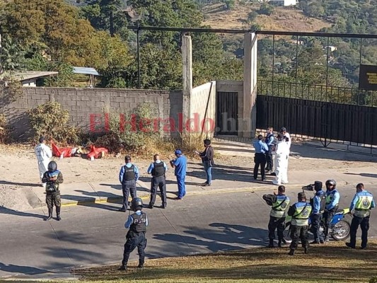 Un rótulo, una faja y dos cadáveres: el dantesco hallazgo en la salida al norte de la capital