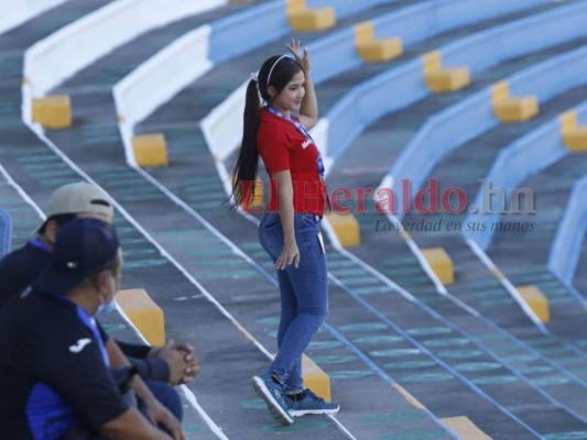 Bellas aficionadas engalanan el Olímpico; disfrutarán el Honduras-Costa Rica