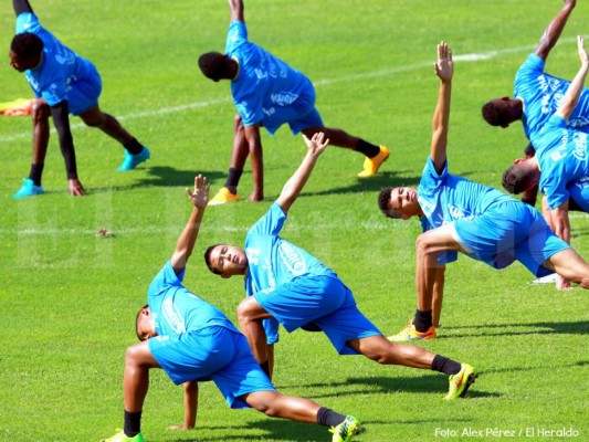 La H entrena en Comayagua con camisa nueva