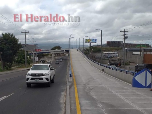 FOTOS: Habilitan puente que conduce del bulevar FFAA a El Prado