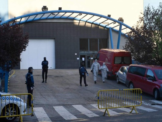 FOTOS: España improvisa morgue por la alta cantidad de muertes por coronavirus