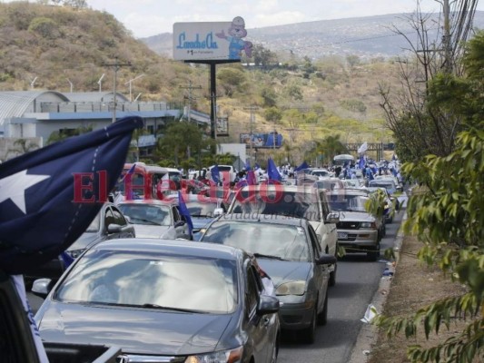 Con una caravana, fotografías y discursos Nasry Asfura cierra su campaña en la capital (FOTOS)