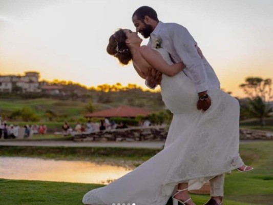 Así fue la boda de Edrick Menjívar, portero del Olimpia, con la guapa Takashi McNab