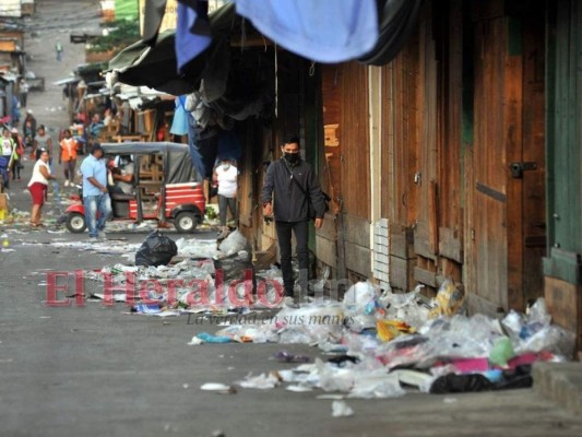 Recogen toneladas de basura producida en víspera del Año Nuevo en la capital (FOTOS)