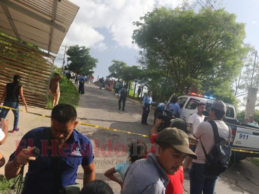 FOTOS: La escena de llanto y dolor que dejó el crimen contra cobrador y su esposa en aldea El Tablón de Tegucigalpa