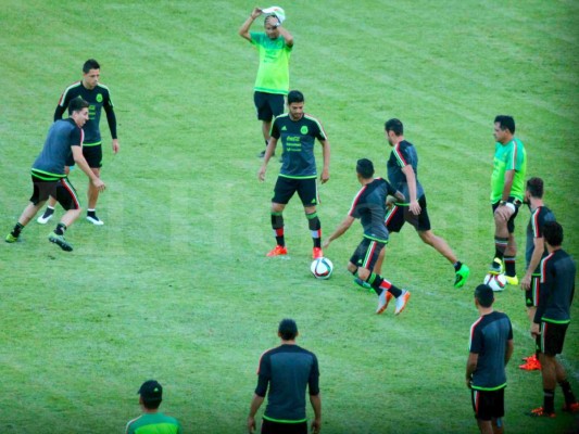 Selección de México entrenó en el estadio Olímpico previo al duelo con la H