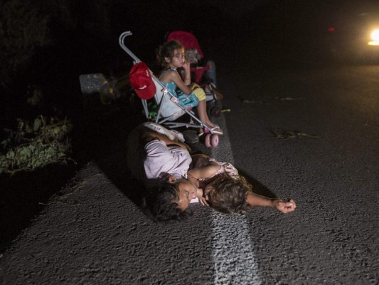 Las desgarradoras fotos de los hondureños de la caravana migrante a su llegada a Oaxaca, México