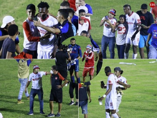 FOTOS: Ultra Fiel ingresó a la cancha y festejó con jugadores de Olimpia tras avanzar a la final