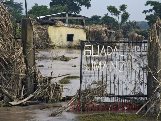 FOTOS: El agua baja y deja ver los niveles que alcanzó debido al paso de la tormenta Eta   