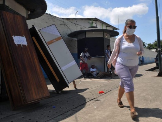 Muertos hasta en los baños: tormentos de un enfermero en Guayaquil