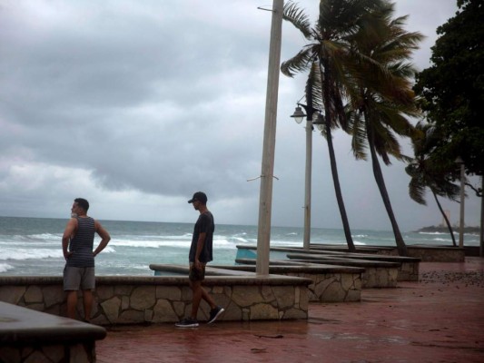 FOTOS: Huracán Isaías gana fuerza en el Caribe rumbo a Florida, epicentro de pandemia