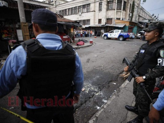 FOTOS: Así quedó la escena del crimen contra dos prestamistas colombianos frente al Instituto Hibueras