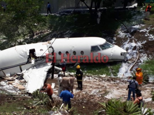 Impactantes imágenes de la avioneta que se salió de la pista en el Aeropuerto Toncontín en Tegucigalpa