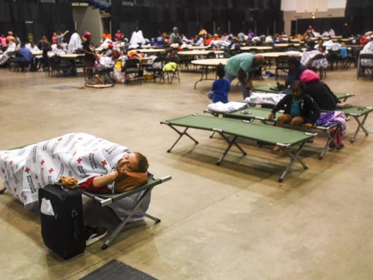 FOTOS: Texas y Luisiana, con agua hasta el cuello por tormenta Imelda