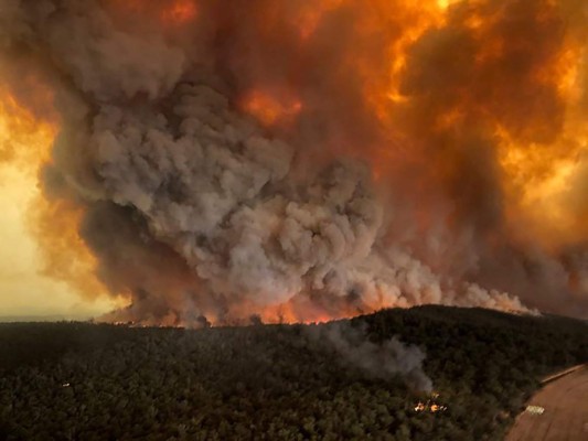 Mortíferos incendios forestales en Australia se observan desde el espacio