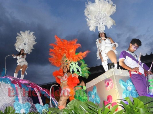 FOTOS: Color y ritmo en el carnaval de Tegucigalpa por sus 441 años