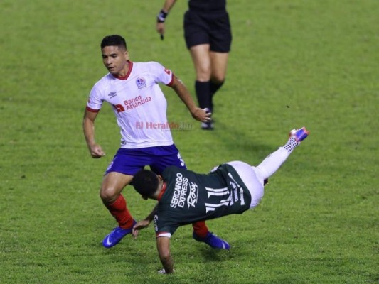 Jugadores de Olimpia y Marathón protagonizaron zafarrancho contra el arbitraje de Melissa Pastrana