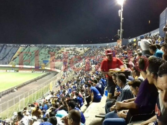 FOTOS: Así es el ambiente de la afición de las águilas previo al encuentro con Tauro