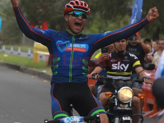 Fotos: Momento en el que Jorge Torres se alzó como campeón de la Séptima Vuelta Ciclística de EL HERALDO 2018