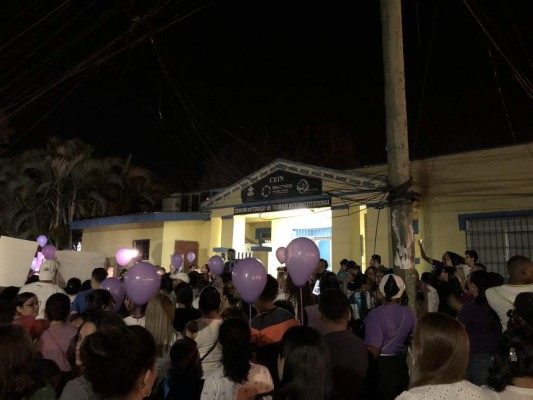 Con globos y carteles, ceibeños marcharon exigiendo justicia para hija de jueza víctima de violación