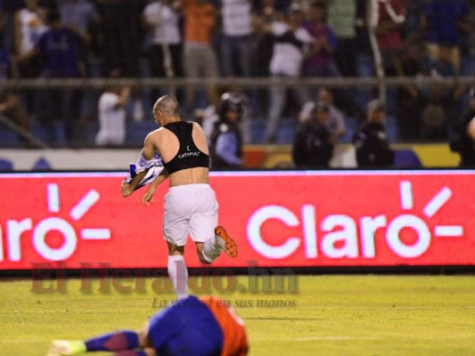 FOTOS: Así fue la eufórica celebración de Jonathan Rubio tras anotarle a Chile