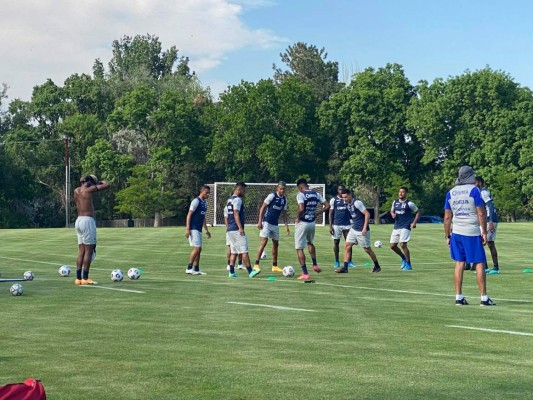 Alegría y entusiasmo en la concentración de Honduras previo al duelo ante Costa Rica