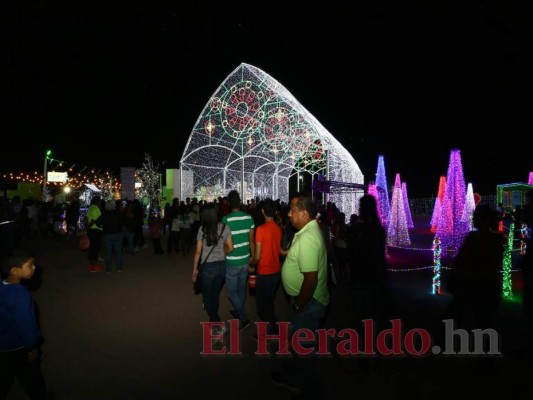 La inauguración de la luminosa Villa Navideña 2019 en 13 fotos