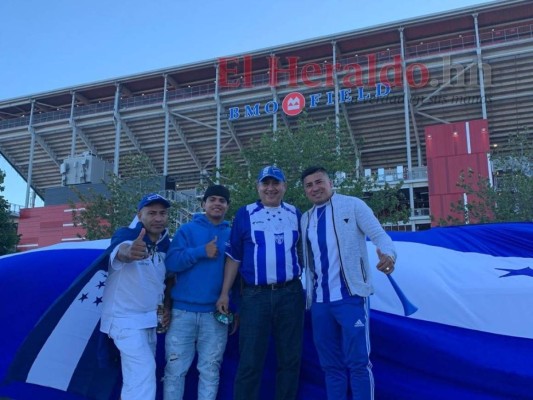 La fiesta catracha en el BMO Field durante el Honduras - Canadá (Fotos)